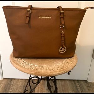 Used Michael Kors Jet Setter Purse in Camel